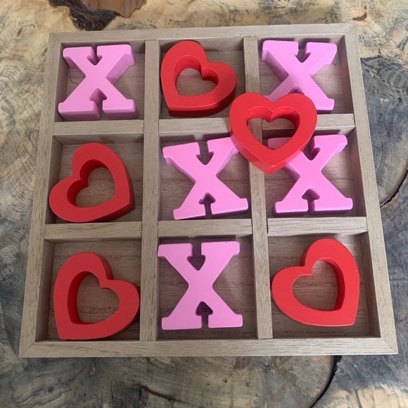 Cute Pink/Red Wooden Tic Tac Toe Game - Picture 5 of 11